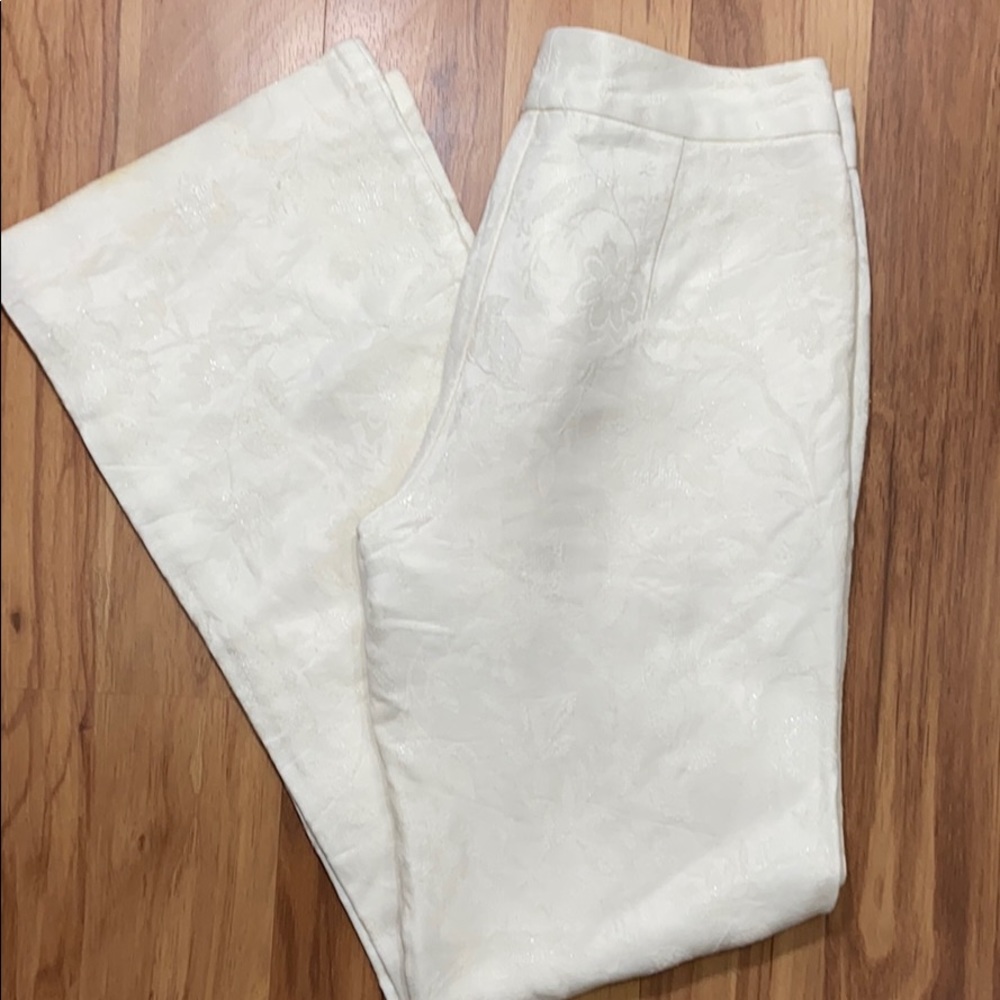 🔥🔥🔥Women’s Express Cream Embroidered Pants 3/4